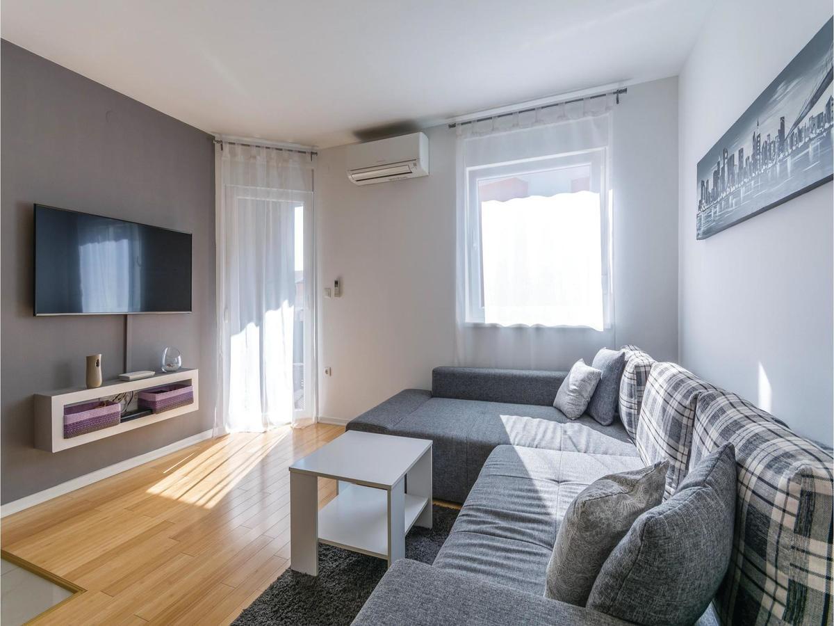 Two-Bedroom Apartment In Пула Экстерьер фото